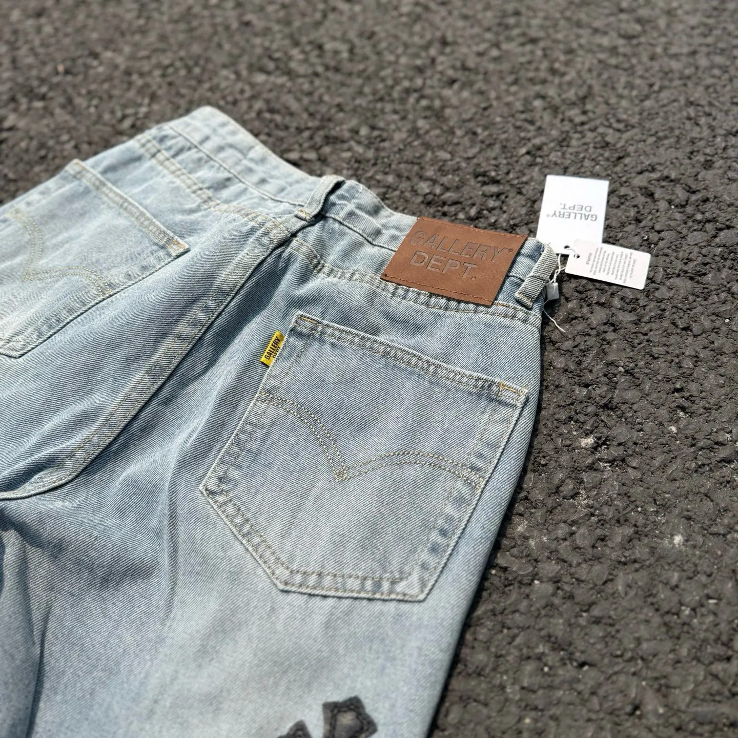 #8148 P290💰 Independent GALLERY DEPT. Vintage multi-leather splicing black leather cross loose washed flared jeans - truly restore the ultimate texture of Vintage - original hardware accessories washed and other elevators, QR code analysis are all purchased from the original factory, high degree of restoration, you are welcome to compare with a certain product ~ - three-dimensional version Loose and comfortable, not picky about the figure, tall and slim, factory Seiko, original factory quality control, same style for men and women, can be matched with couples, versatile recommendation Essential jeans for all seasons - sizes: 28 30 32 34 36